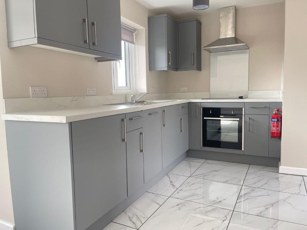Brand New 1 Bed Apartment, 5Min Walk To Racing & Main Strip, With Electric Parking Bay & Terrace Long Stay Work Contractor Leisure - Citrine Newmarket  Exterior photo